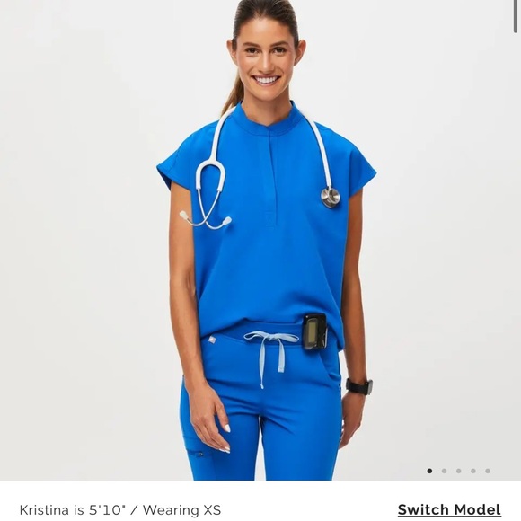 FIGS Rafaela Oversized Scrub Top. - Picture 3 of 4